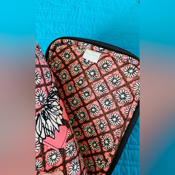 Vera Bradley NWOT Mocha Rouge case - Picture 5 of 5